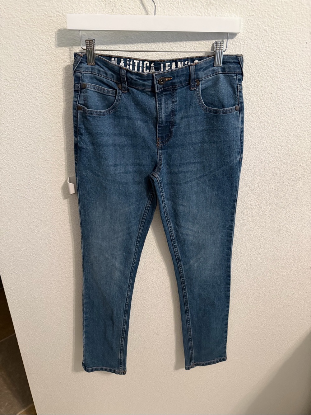 Nautica Slim Straight Men's Jeans in Medium Blue Wash